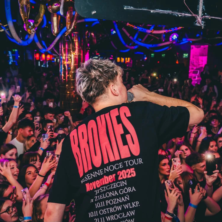 TOUR TEE
