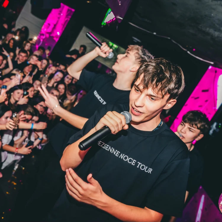 TOUR TEE